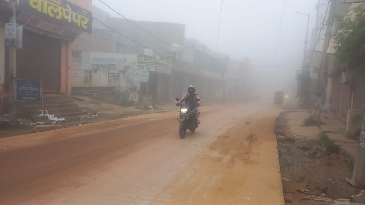 हरियाणा में बदले मौसम का कहर:बारिश के बाद घना कोहरा, दिसंबर जैसी सर्दी का  एहसास; फसलों को मिला फायदा - Weather Havoc In Haryana: Dense Fog Follows  Rain, Evoking A December ...