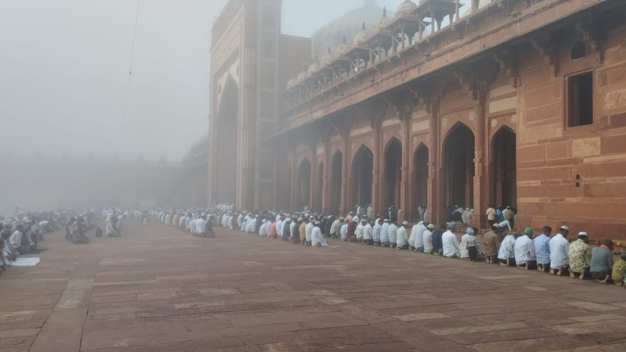 Thousands Offer Eid Prayers at Shahi Jama Masjid Fatehpur Sikri on Eid al-Fitr