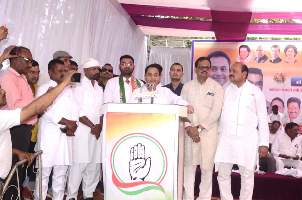 Tribute meeting becomes political arena: Nakul Nath's landing, activists clash at event
