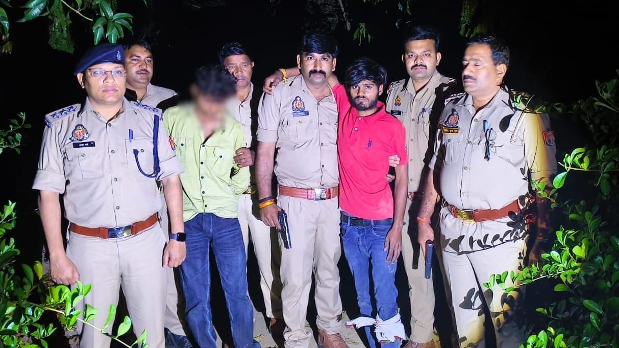 Farrukhabad Police exchange fire with robbers one injured after being shot accomplice taken into custody