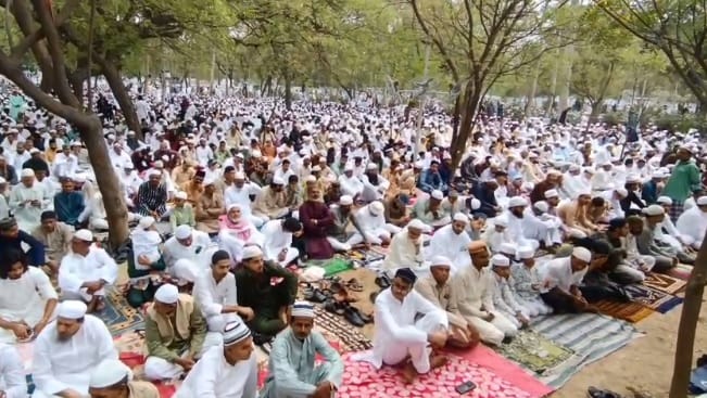 Kanpur Eid Today Confluence of Devotion and Discipline Prayers Offered Twice at the Grand Eidgah