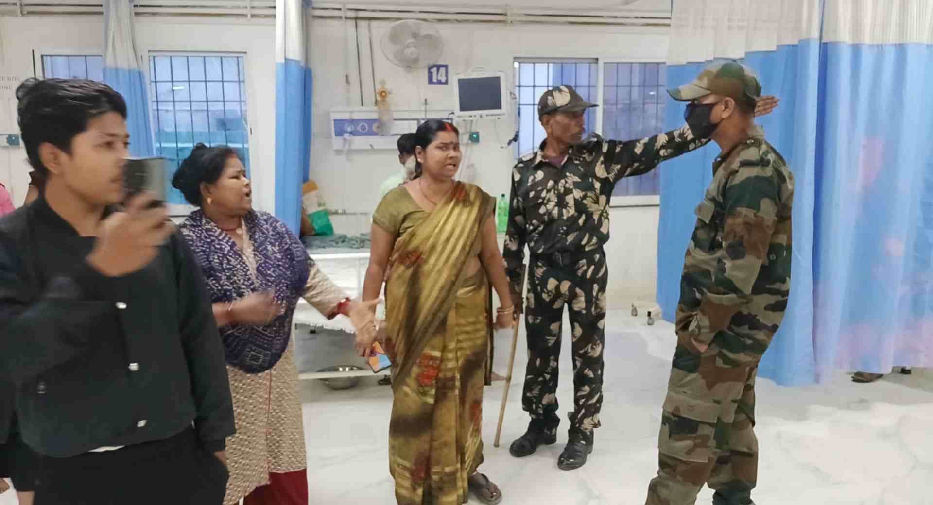 मौके पर मौजूद लोग