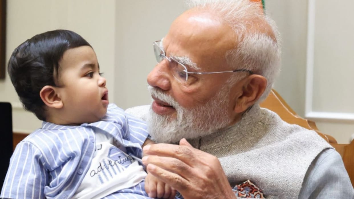 pm modi viral photo with child social media reaction heartwarming