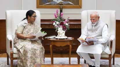 CM Rekha Expresses Grief Over Malviya Nagar Fire Issues Directives to Officials