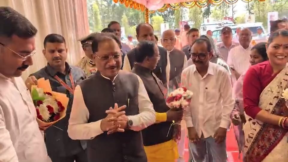 Ambikapur :सरगुजा ओलंपिक 2026 का आगाज, सीएम साय ने किया कार्यक्रम का उद्घाटन, गीता फोगाट भी रहीं मौजूद - Sarguja Olympics 2026 Kicks Off Cm Sai Inaugurates The Event Geeta Phogat Also