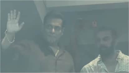 Eid Ul Fitr 2026: Salman Khan Father Salim Khan and family wave at fan wishes on Eid Video Viral