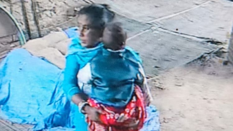 Bareilly News: मां की दो दिन की सहेली नौ माह के मासूम बेटे को लेकर भागी, सीसीटीवी कैमरे में कैद हुई करतूत