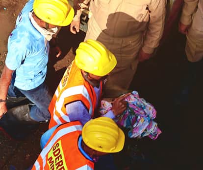 Indore: What was thought to be a child's body part in the debris turned out to be a piece of foam; eight peopl