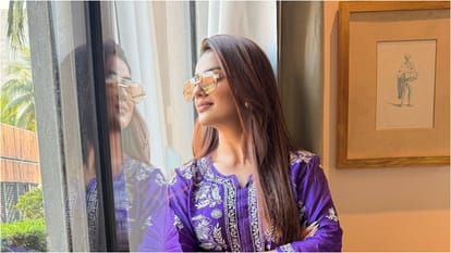 Bhojpuri Actress Akshara Singh Shares Cryptic note suggest Fans to help strong People