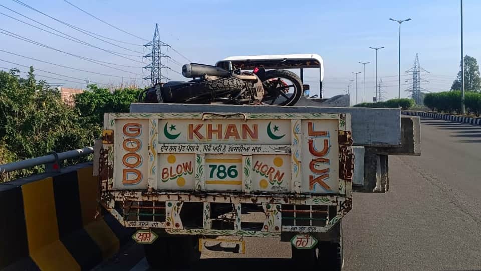 बाइक सवार युवकों की मौत।