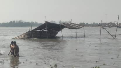 Ganga's Water Level Rises at Brajghat; Temporary Ghat Submerged
