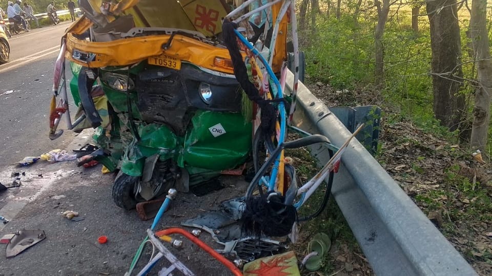 Three Dead in Sambhal: Horrific Road Accident on Agra-Moradabad Highway; Nine in Critical Condition