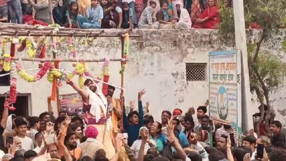 administration will take charge of cowshed after death of Farsa Wale Baba in mathura