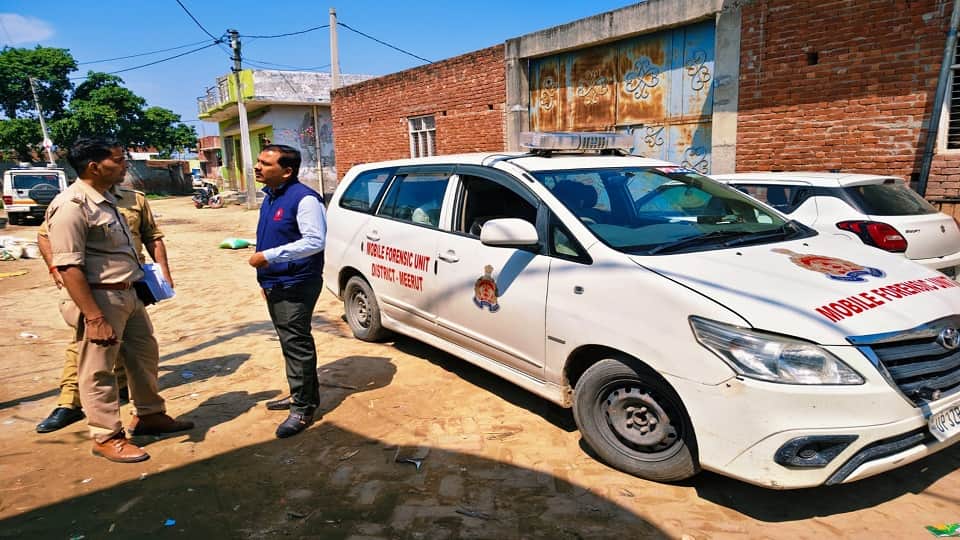 Meerut Double Murder Villagers set fire to the murder suspect house police extinguished it