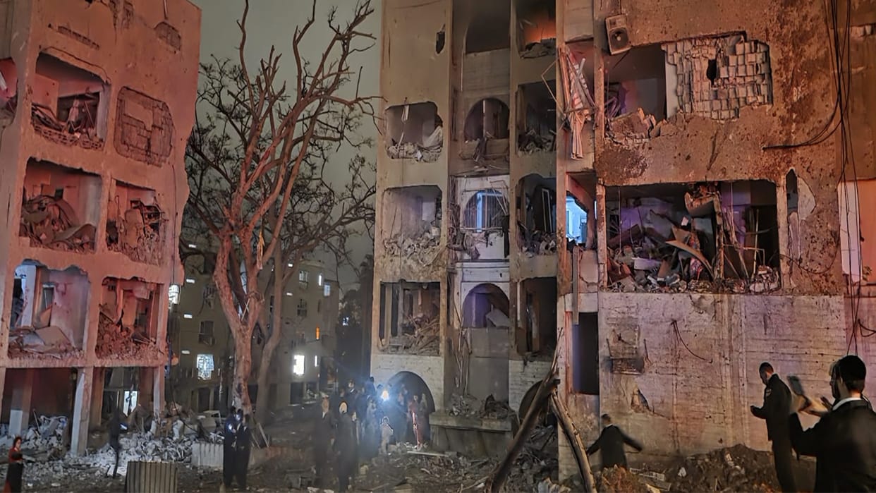 Iran launches massive missile attack on Israel Dimona nuclear facility and Arad city more than 100 injured