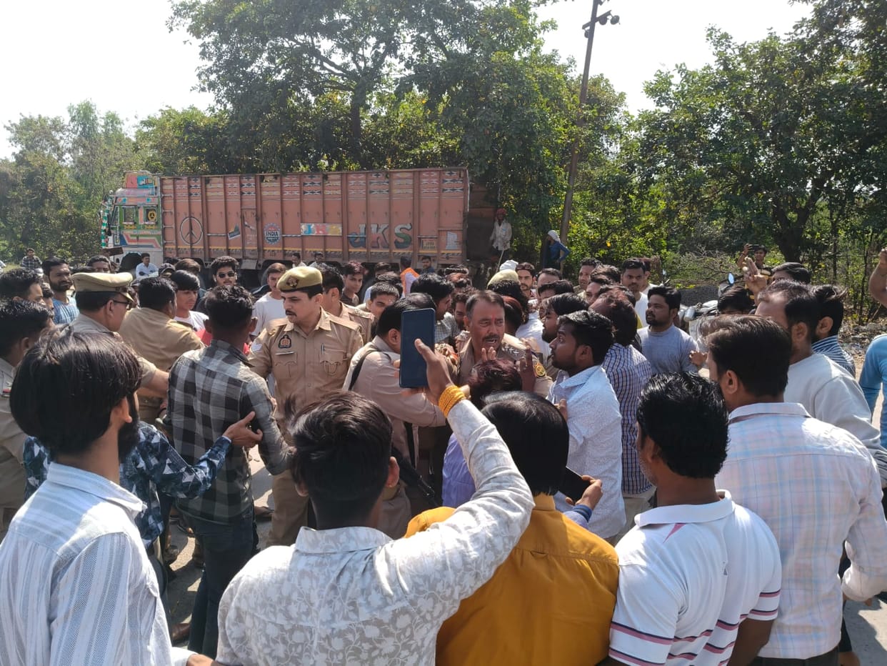 dol Vandalism Sparks Tension in Orai, Accused Beaten by Mob, Police Take Control