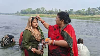 chaitra chhath pooja starts today with nahay khaye devotee worship Muzaffarpur Bihar