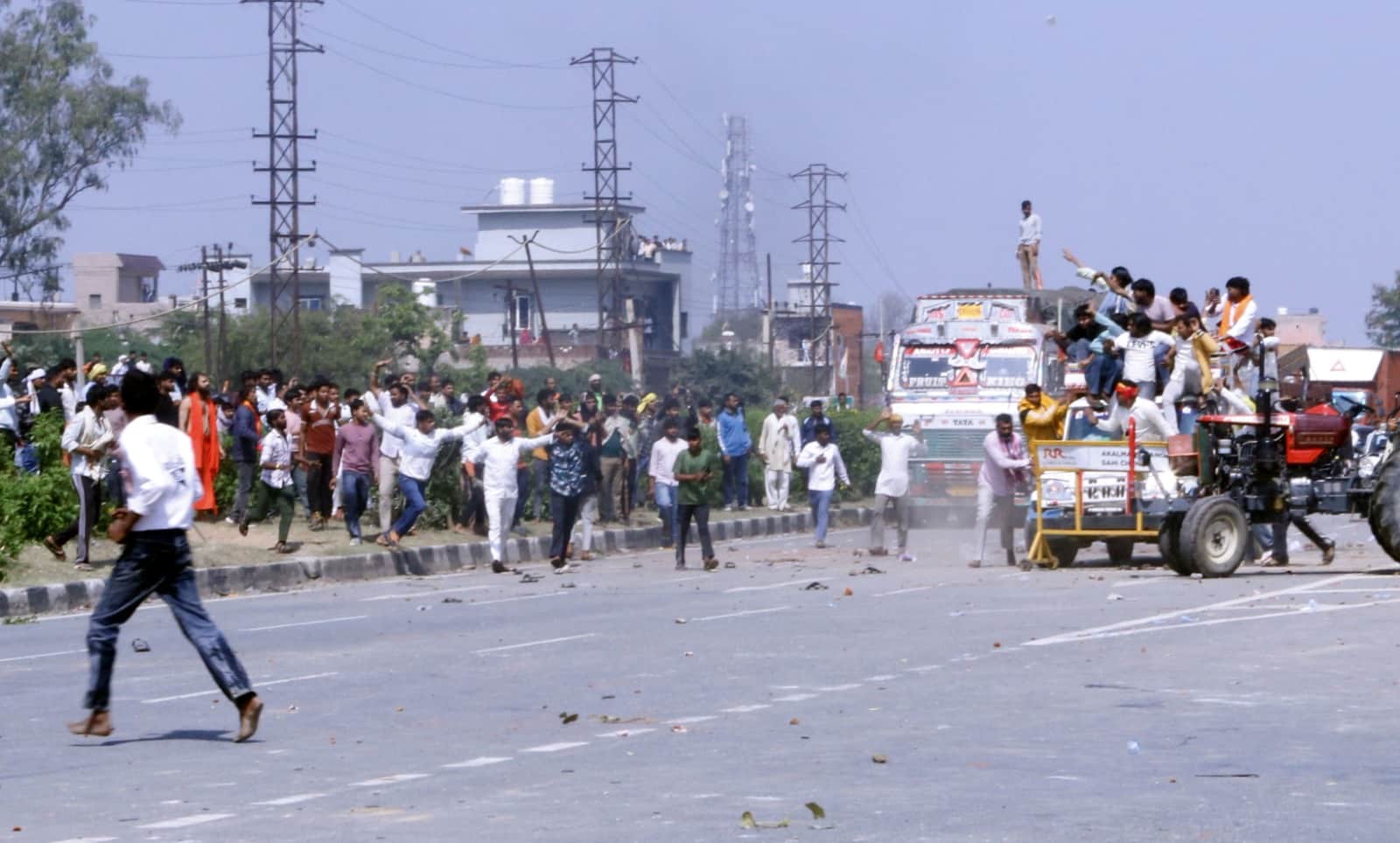 Farsa Wale Baba Death: Highway Blocked, Stone Pelting on Police After Alleged Murder Mathura News in Hindi