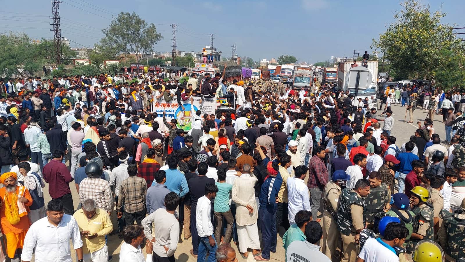 Farsa Wale Baba Death: Highway Blocked, Stone Pelting on Police After Alleged Murder Mathura News in Hindi