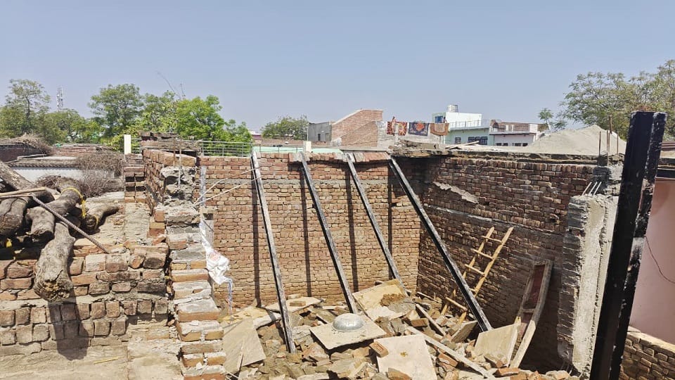 Roof of Under Construction House Collapses Half Dozen Injured