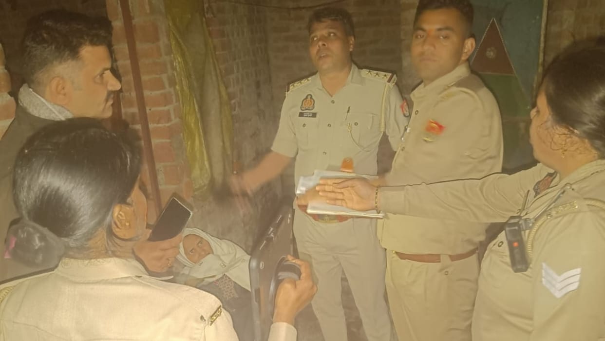 Innocent girl dies after her parents lock her in the house and go out begging in Bareilly