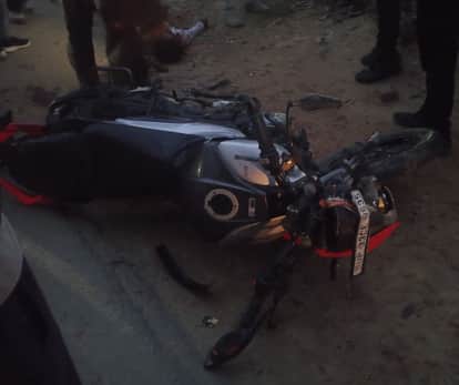 Raebareli: Two youths died in a scooter-bike collision.