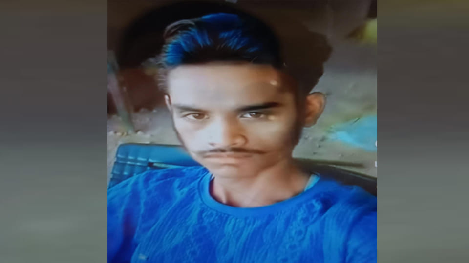 Kanpur: Employee's Body Found Hanging; Family Alleges Murder