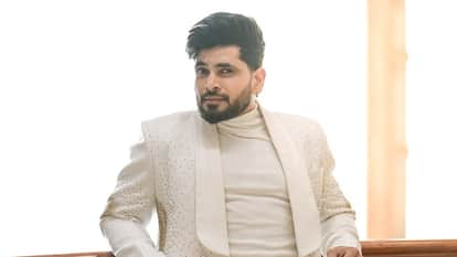 Shiv Thakare lifts the the 50 trophy takes home Rupees 50 lakh for a lucky fan