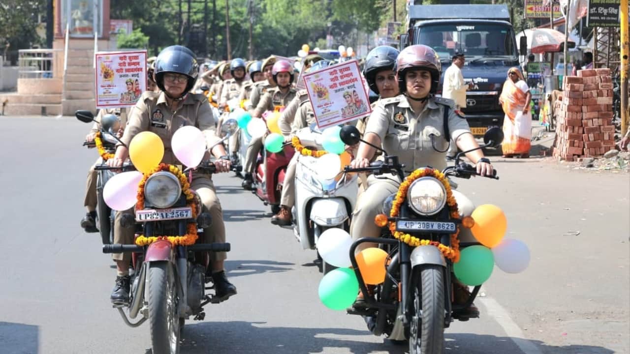 बदायूं में एसएसपी अंकिता शर्मा ने चलाई बुलेट