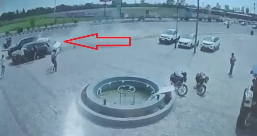 Car Tire Bursts on Highway Skids for Several Meters and Crashes into Dhaba One Girl Dead