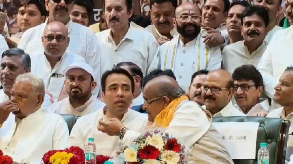 दिल्ली में आयोजित कार्यक्रम में जयंत सिंह और केसी त्यागी।