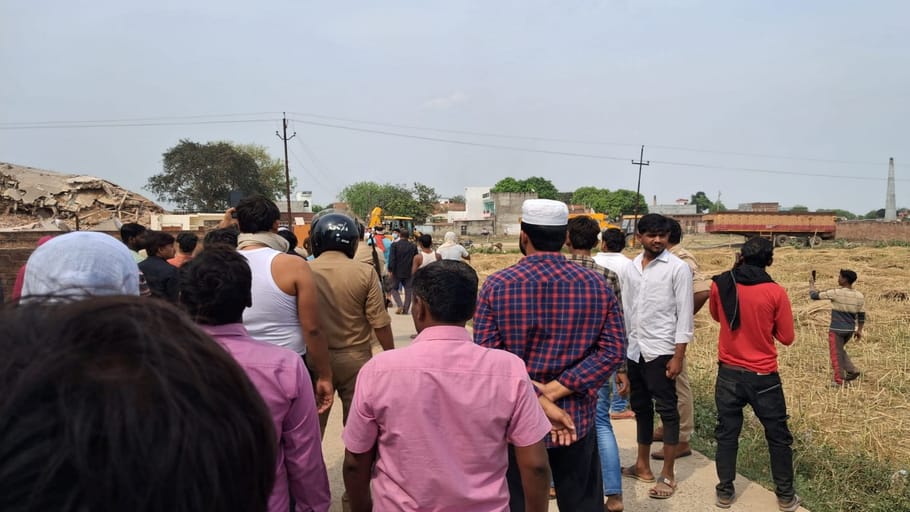 Major accident in Prayagraj - Cold storage collapses due to ammonia gas leak