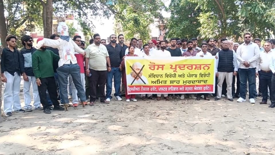 अमित शाह के खिलाफ प्रदर्शन।