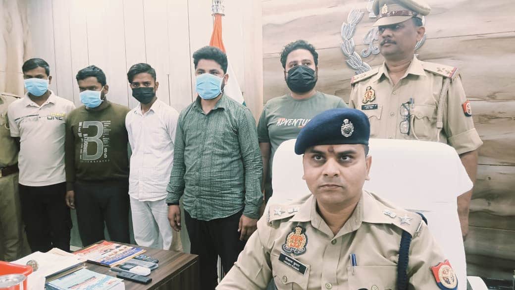 गिरफ्तार किए गए आरोपी।