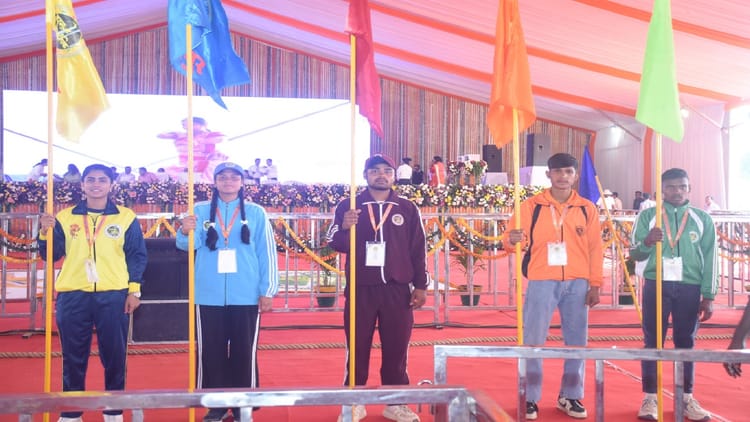 छत्तीसगढ़ में खेल का महाकुंभ: खेलो इंडिया ट्राइबल गेम्स की धूम, खिलाड़ियों का गर्मजोशी से किया स्वागत