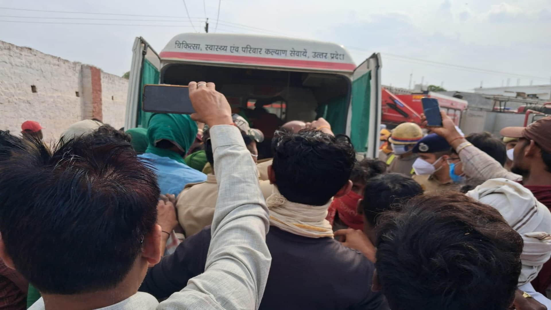 Major accident in Prayagraj - Cold storage collapses due to ammonia gas leak