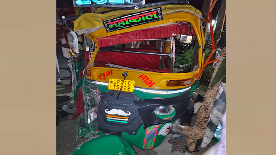 Fatehpur: Two Dead, Two Injured After High-Speed Tractor Collides with Auto-Rickshaw