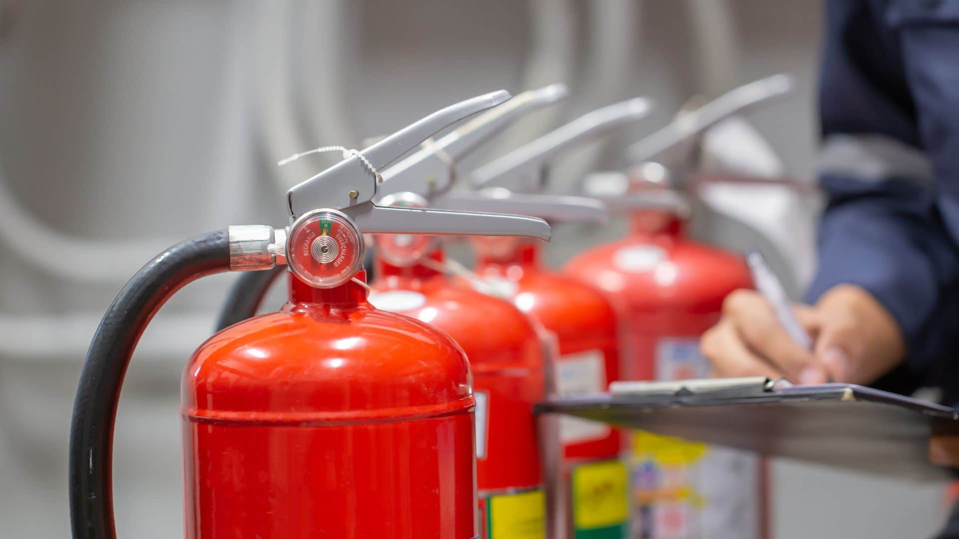 Best Fire Extinguisher for Kitchen Safety PASS Method and Maintenance Tips