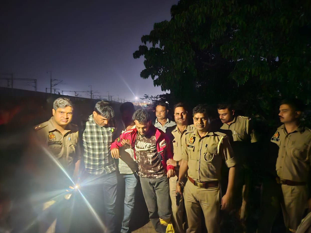 Police encounter in Gonda: Five members of cattle theft gang arrested, one injured