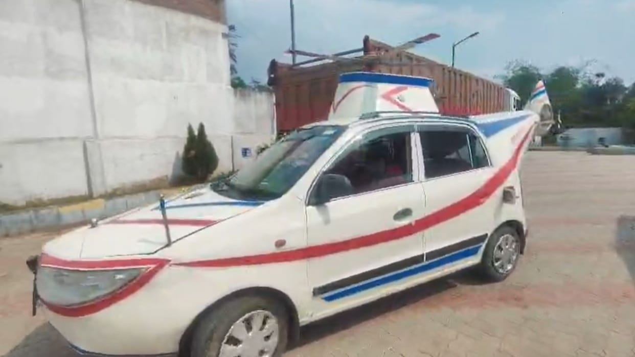 Helicopter Car Races Through Streets in Mau People Rush to Catch a Glimpse