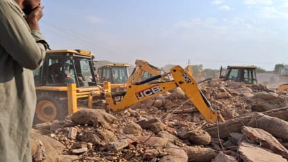 Major accident in Prayagraj - Cold storage collapses due to ammonia gas leak