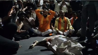 Bhopal News: Remains of cattle found in a sack on Chhote Talab Bridge in Bhopal, Jai Bhavani organization prot