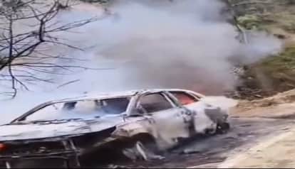 car carrying tourists visiting Kainchi Dham caught fire