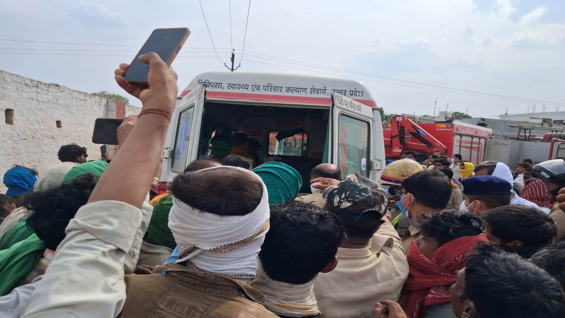 Major accident in Prayagraj - Cold storage collapses due to ammonia gas leak