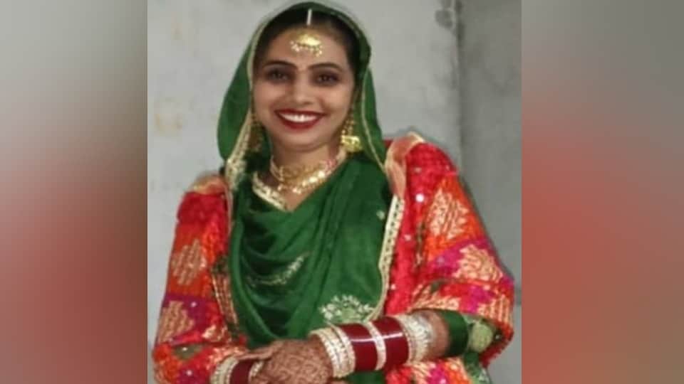 मृतका की फाइल फोटो।