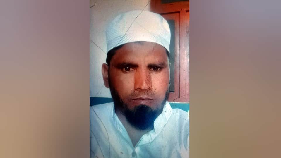 Meerut Double Murder Villagers set fire to the murder suspect house police extinguished it