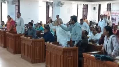 Uproar at Agra Municipal Corporation Censure Motion Passed Against Municipal Commissioner
