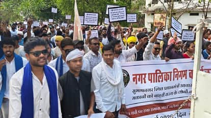 Save Surguja Struggle Committee surrounded municipal office