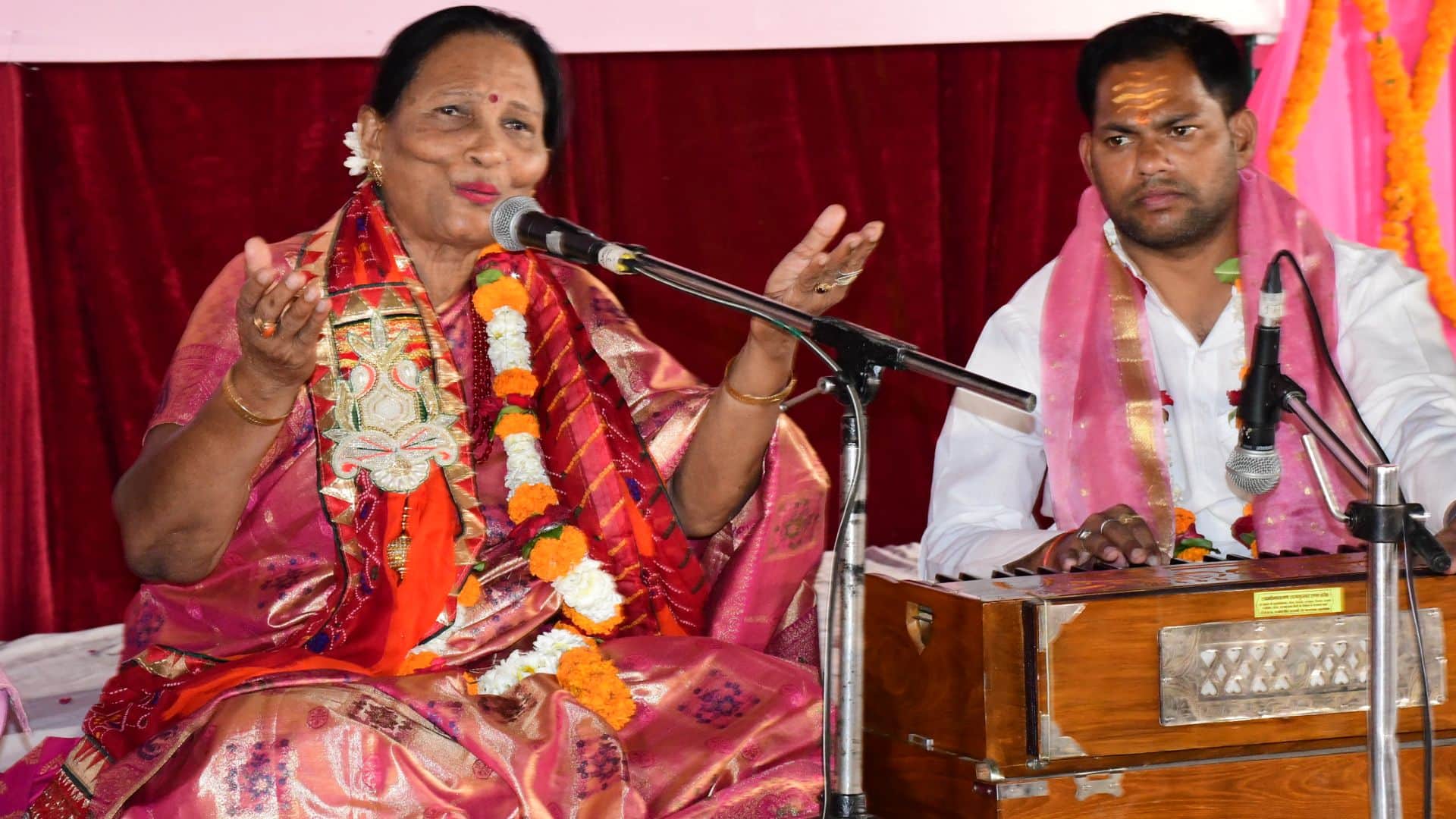 Gulabbari 80-year-old Urmila vocals and 8-year-old Arnav rhythmic beats left everyone spellbound