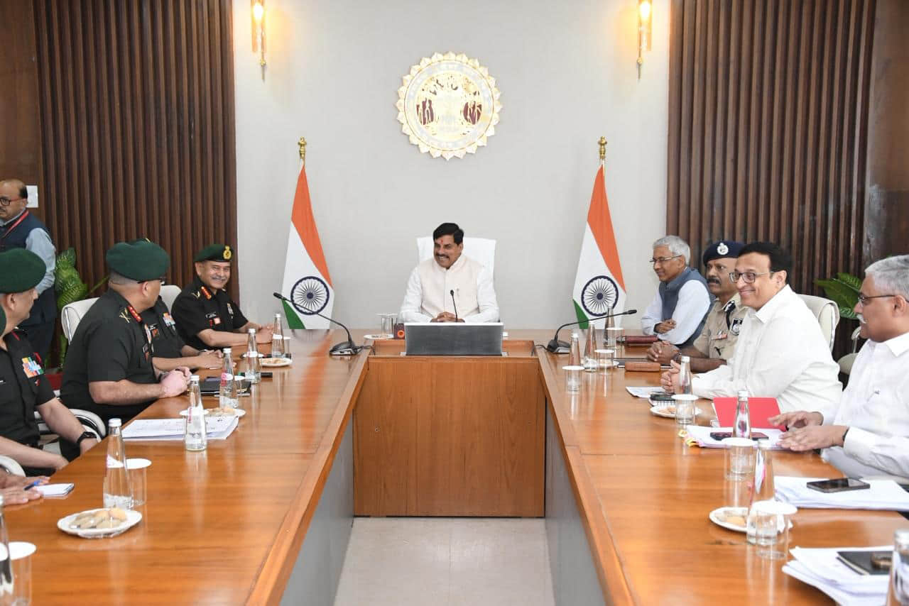 सीएम मोहन यादव के साथ आर्मी अधिकारियों की बैठक